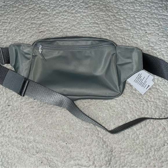 Lululemon everywhere belt bag *Large* - Picture 3 of 4